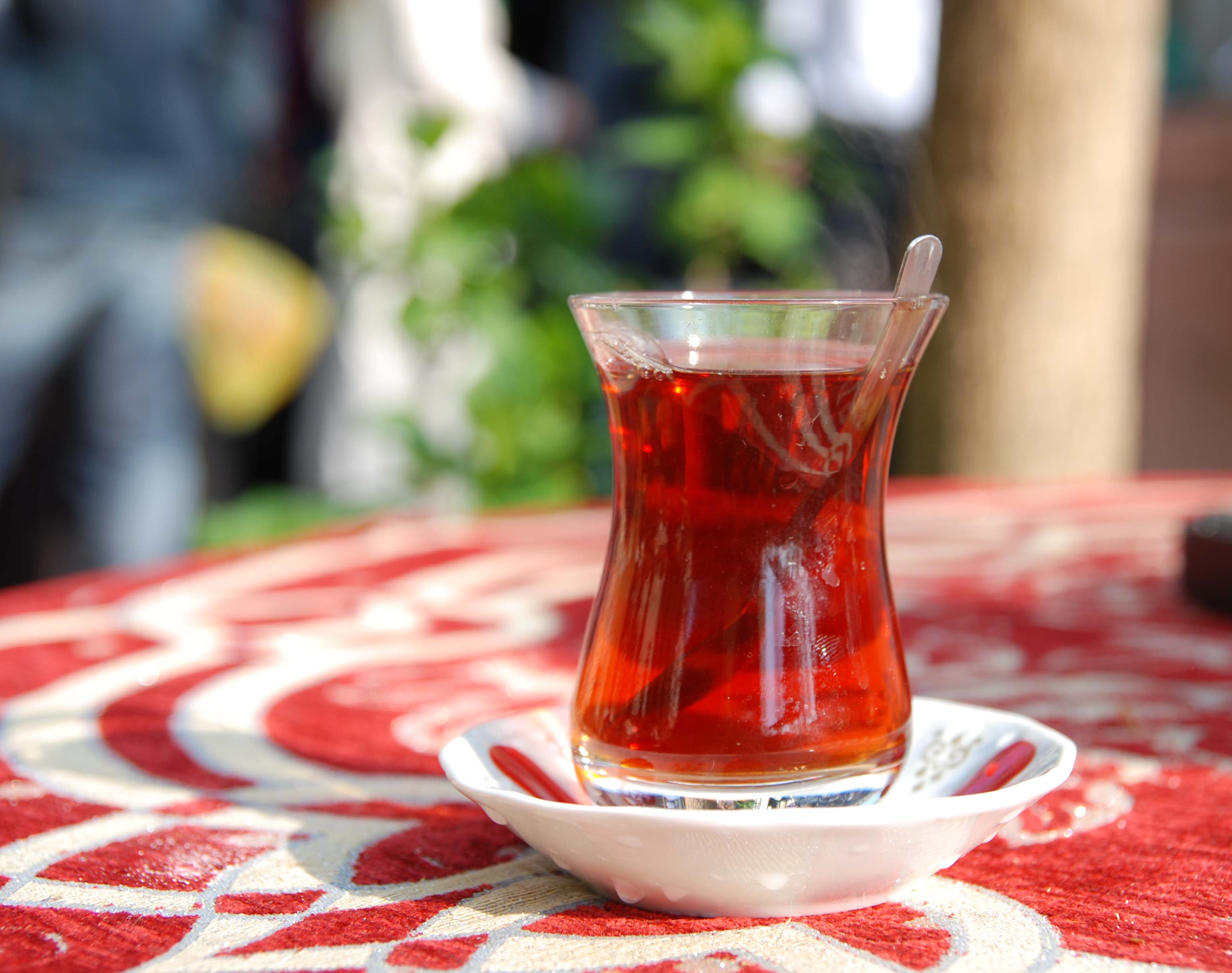 Бардак по турецки. Турецкие армуды традиционные. Бардак чай. Чашка чая армуд. Армуду стакан.